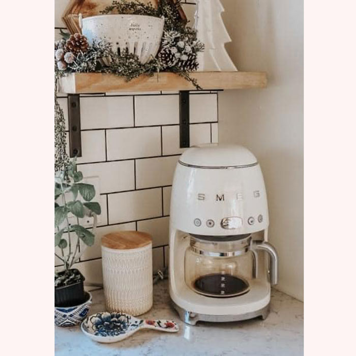 Máy pha cà phê hình trứng SMEG DCF02WHEU