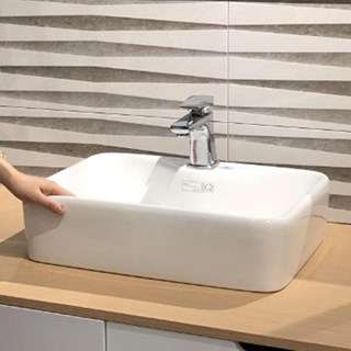 Lavabo Viglacera vuông đặt bàn V72